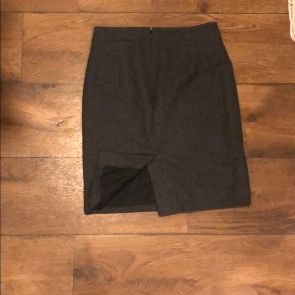 J Crew wool pencil skirt. Size 00 - Picture 2 of 3